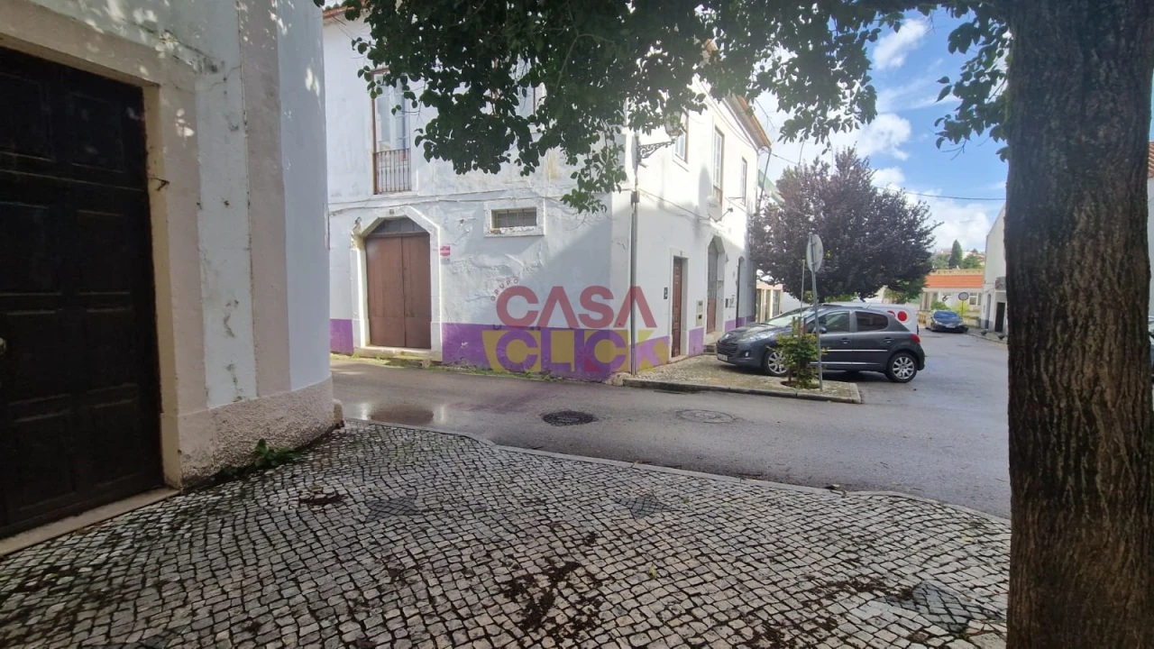 Loja para Arrendamento em Torres Novas (Santa Maria, Salvador e Santiago) Foto 3