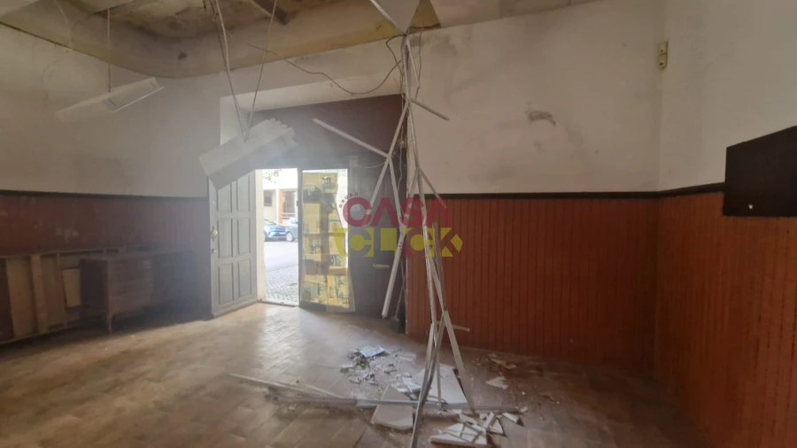 Loja para Arrendamento em Torres Novas (Santa Maria, Salvador e Santiago) Foto 9