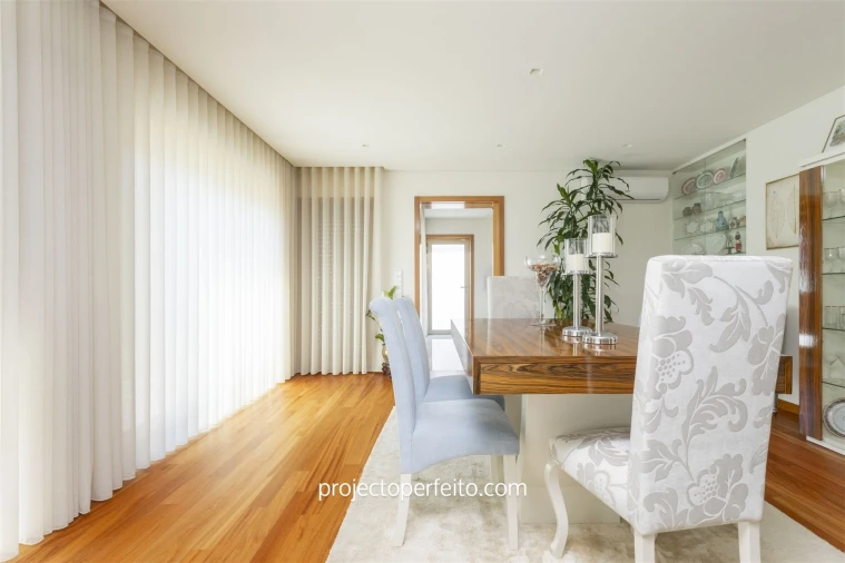 Moradia T4 para Venda em Retorta e Tougues Foto 7