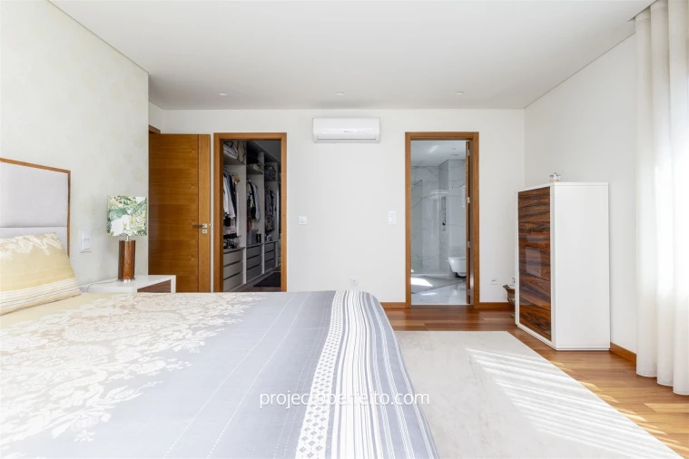 Moradia T4 para Venda em Retorta e Tougues Foto 16