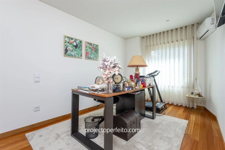 Moradia T4 para Venda em Retorta e Tougues Foto 12