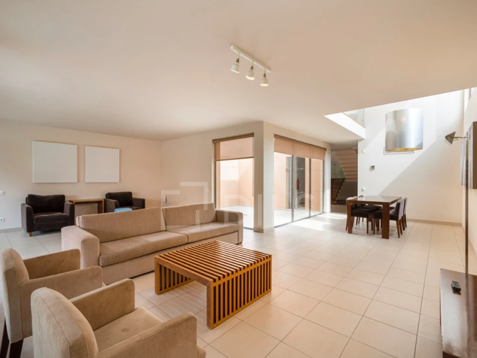 Moradia T4 para Venda em Guia Foto 4