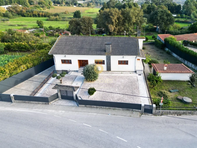 Moradia T3 para Venda em Guilhufe e Urrô