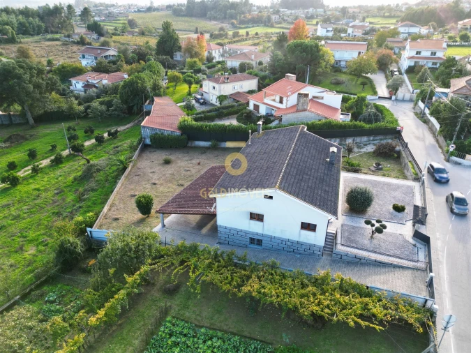 Moradia T3 para Venda em Guilhufe e Urrô Foto 36