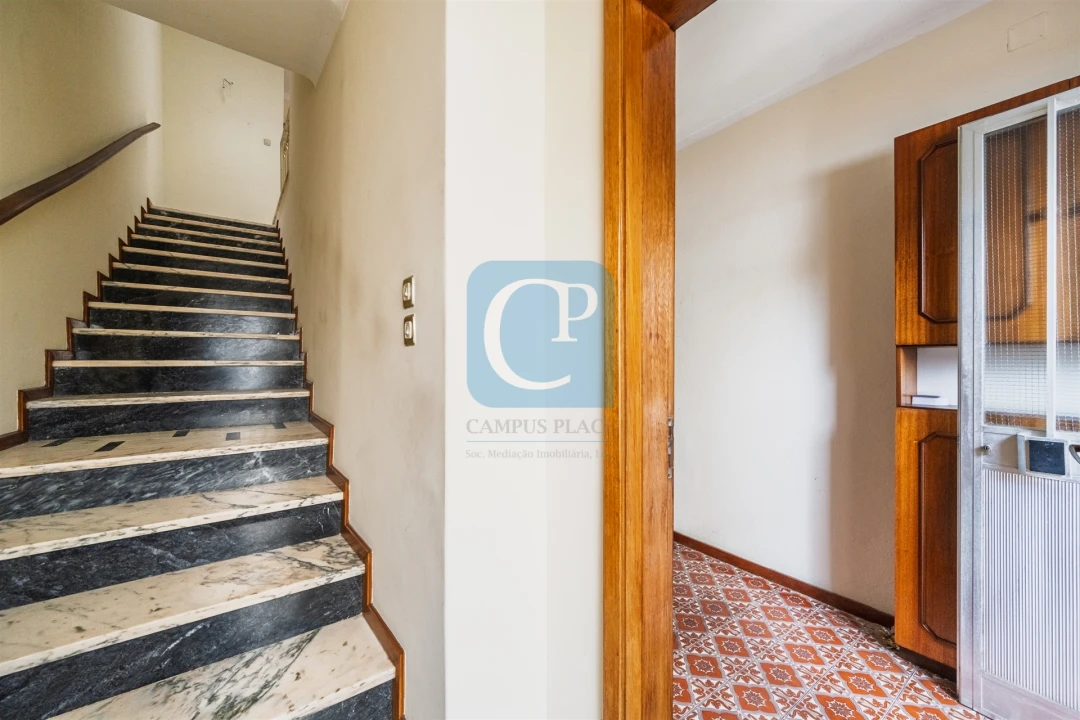 Moradia T5 para Venda em Oliveira do Douro Foto 18