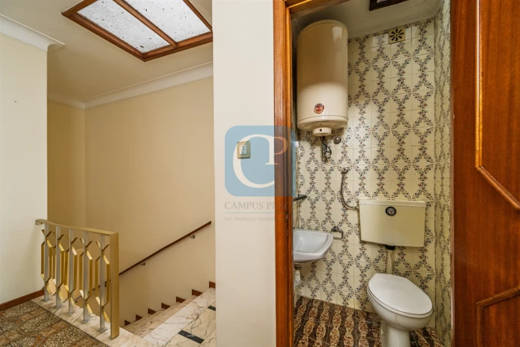 Moradia T5 para Venda em Oliveira do Douro Foto 9