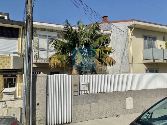 Moradia T5 para Venda em Oliveira do Douro Foto 3