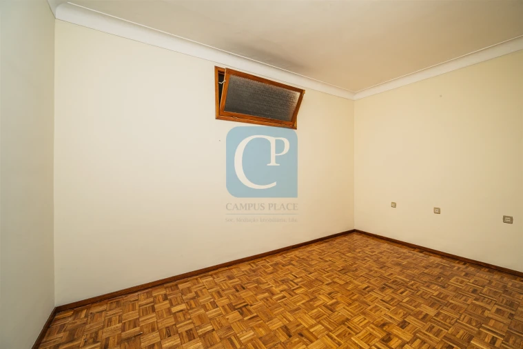 Moradia T5 para Venda em Oliveira do Douro Foto 7