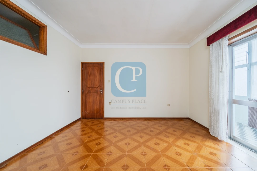 Moradia T5 para Venda em Oliveira do Douro Foto 12