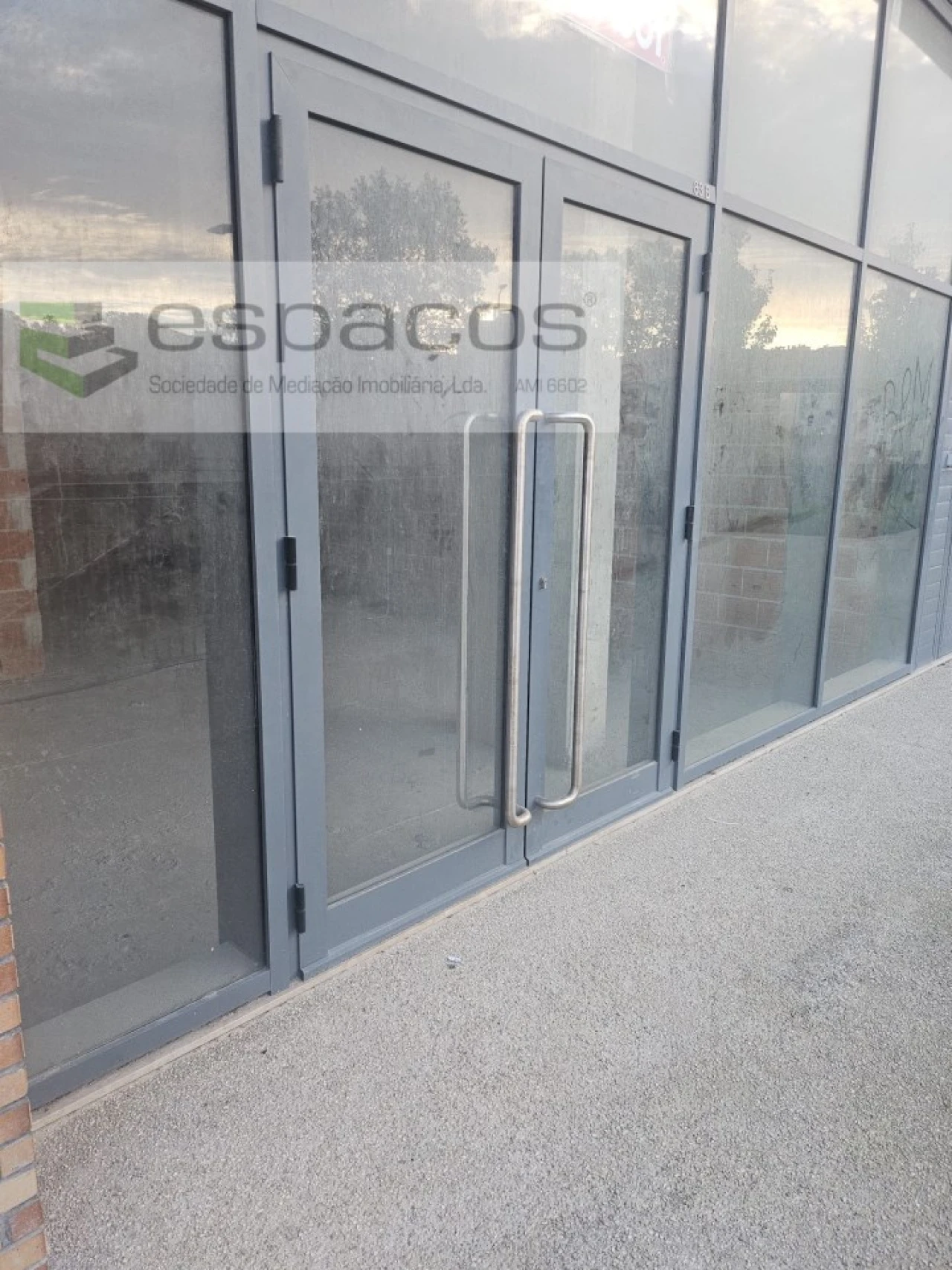 Loja para Arrendamento em Sacavém e Prior Velho Foto 1