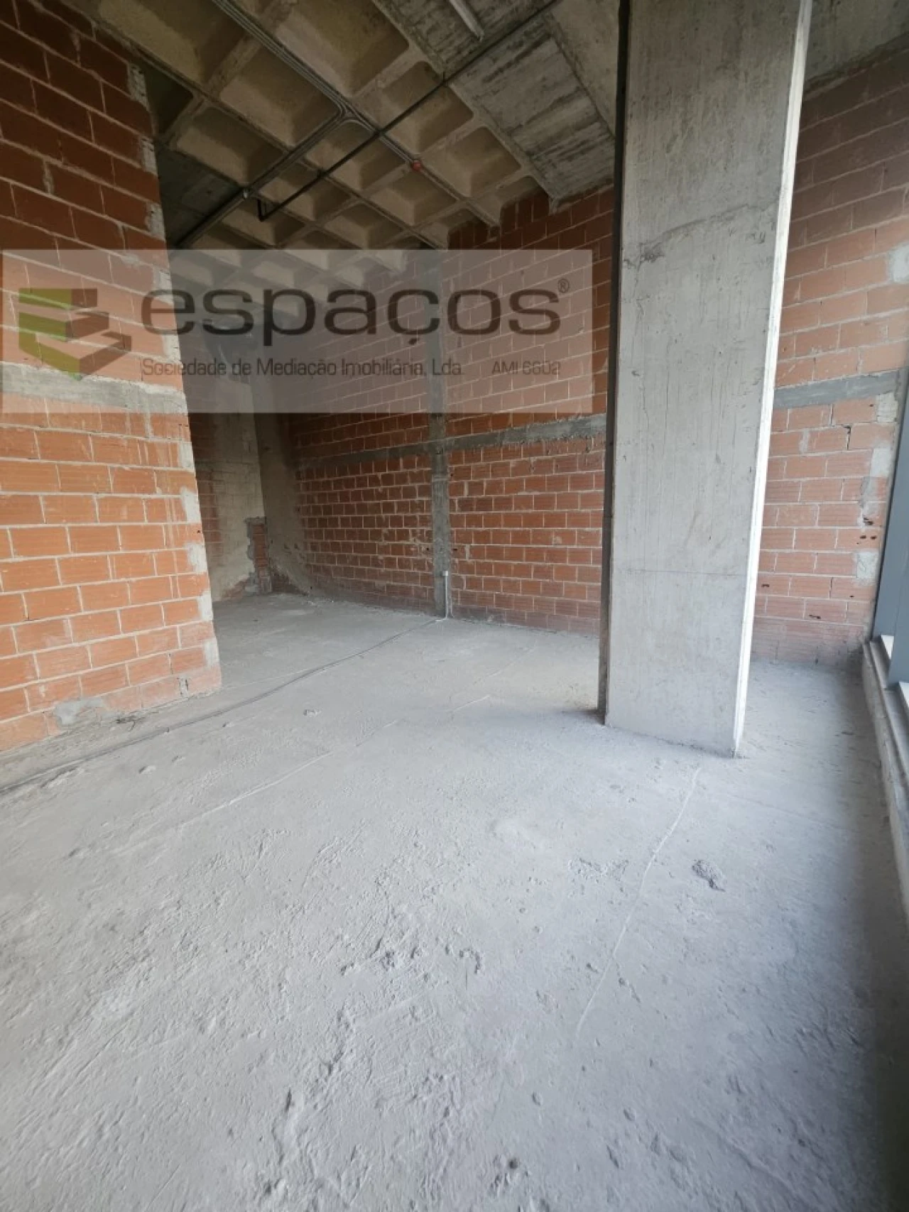 Loja para Arrendamento em Sacavém e Prior Velho Foto 5