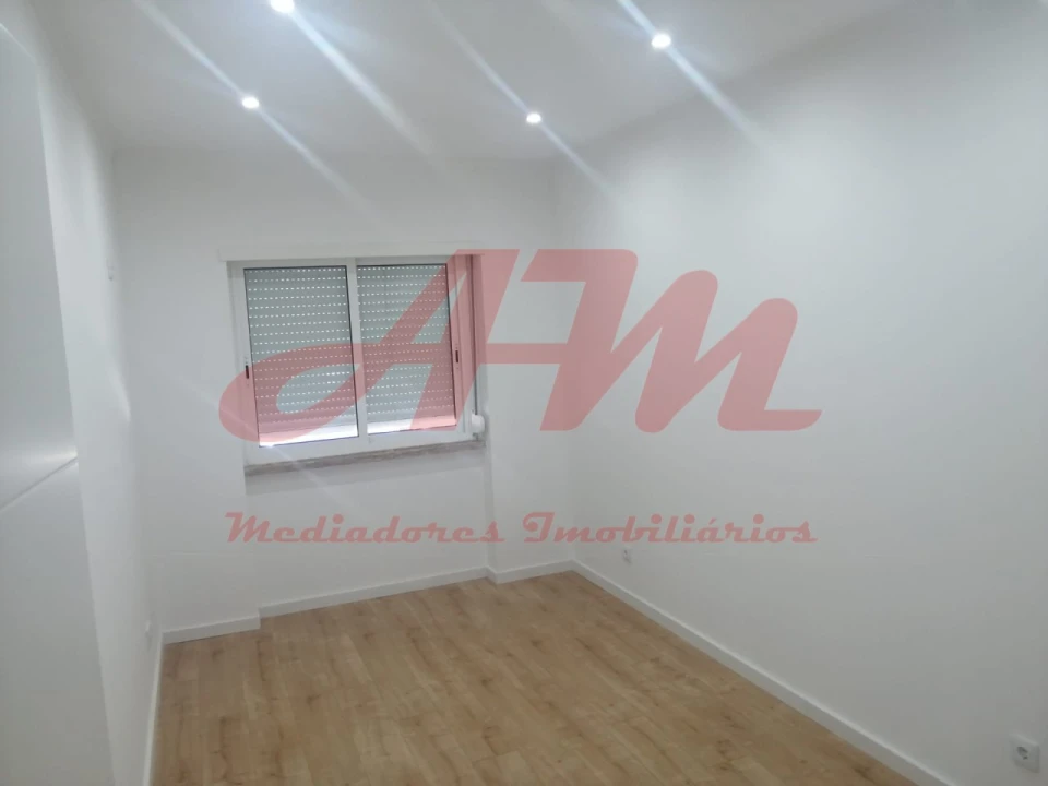 Apartamento T3 para Venda em Queluz e Belas Foto 16