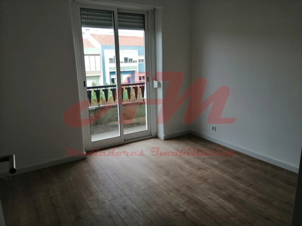 Apartamento T3 para Venda em Águas Livres Foto 25