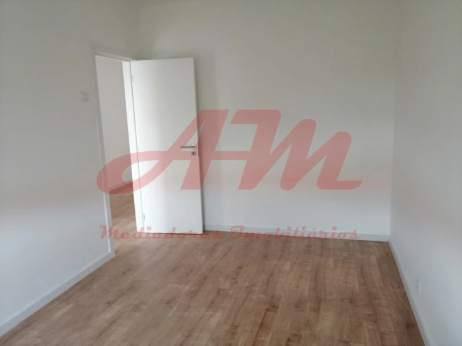 Apartamento T3 para Venda em Águas Livres Foto 27