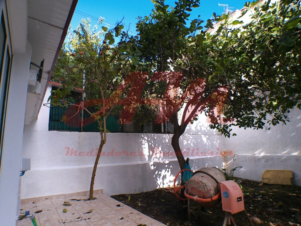 Apartamento T1 para Venda em Venteira Foto 1