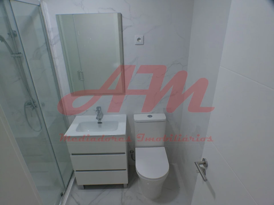 Apartamento T1 para Venda em Venteira Foto 24