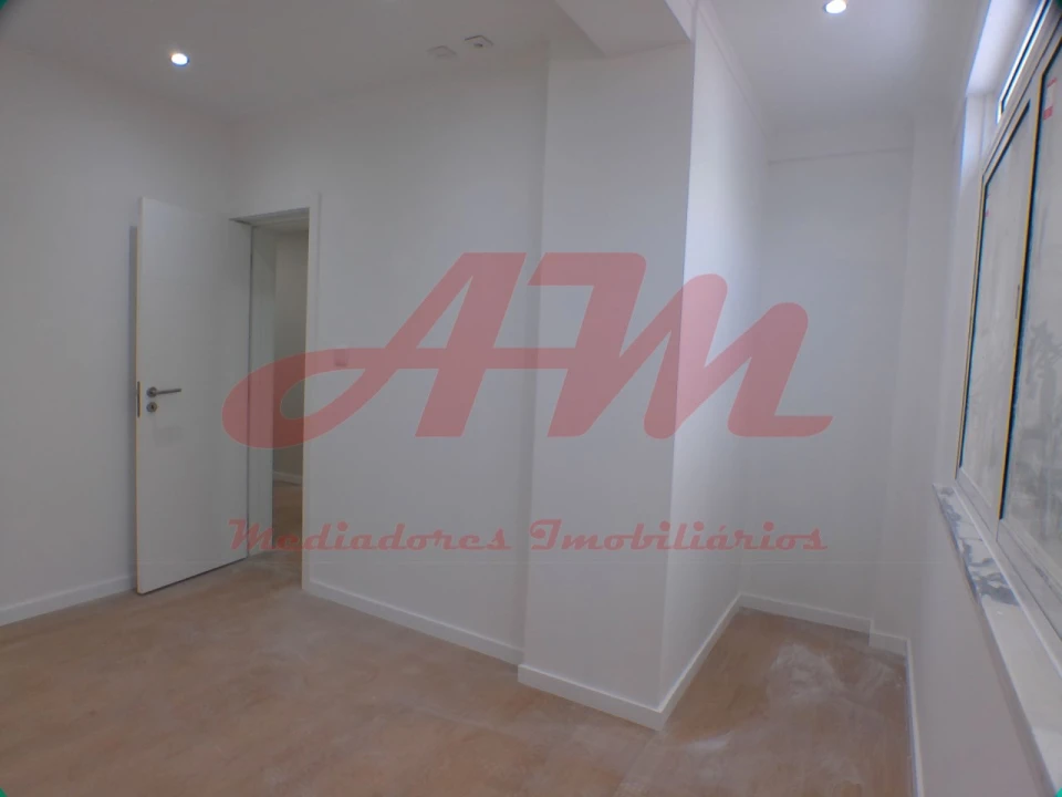 Apartamento T1 para Venda em Venteira Foto 28