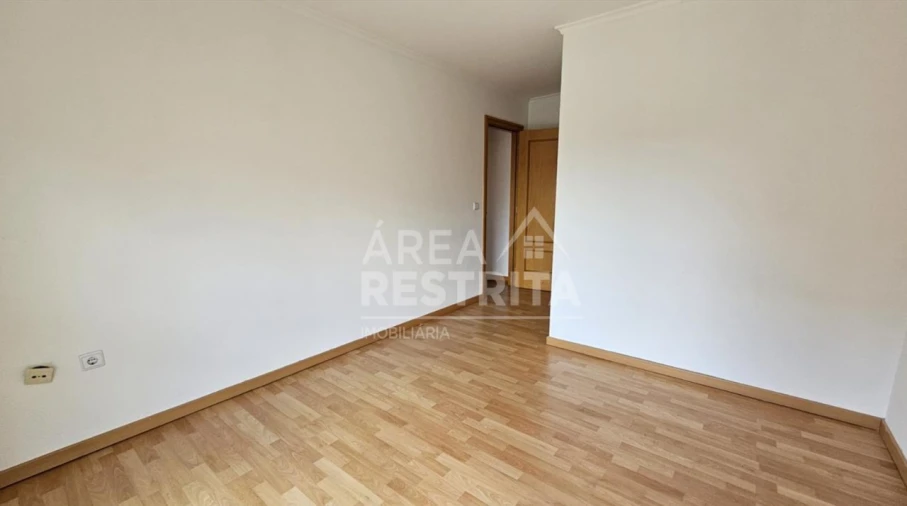 Apartamento T3 para Venda em Moita Foto 4
