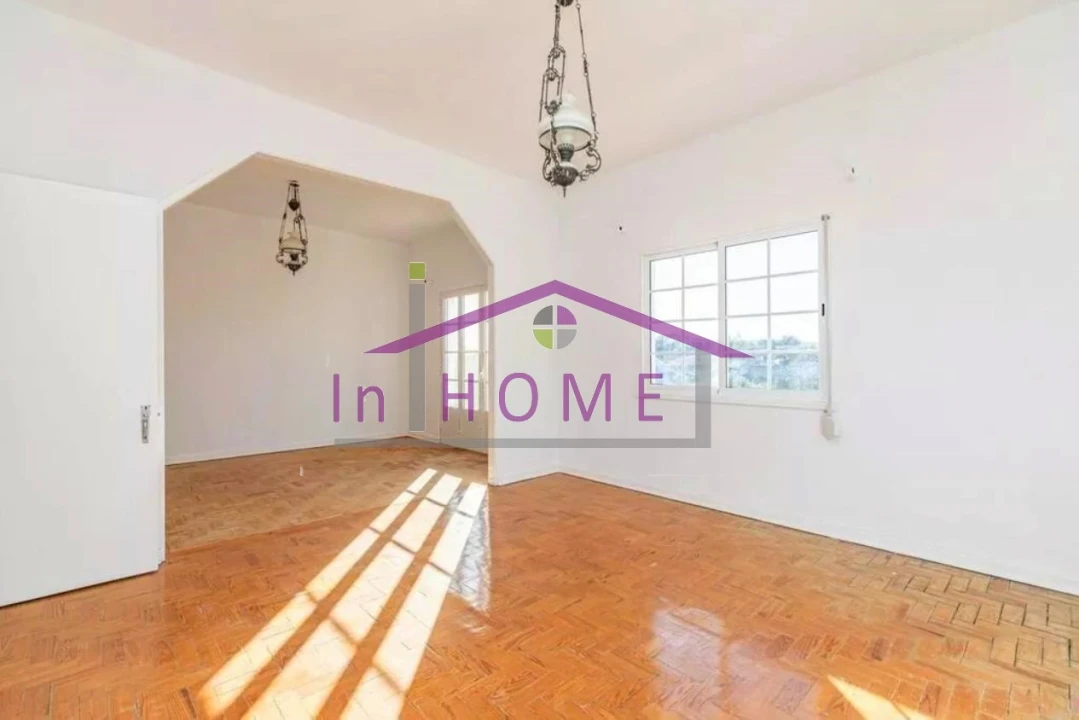 Moradia T7 para Venda em Salir Foto 19