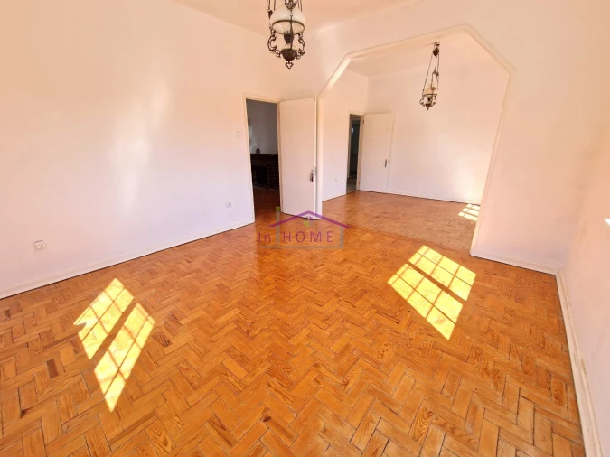 Moradia T7 para Venda em Salir Foto 19