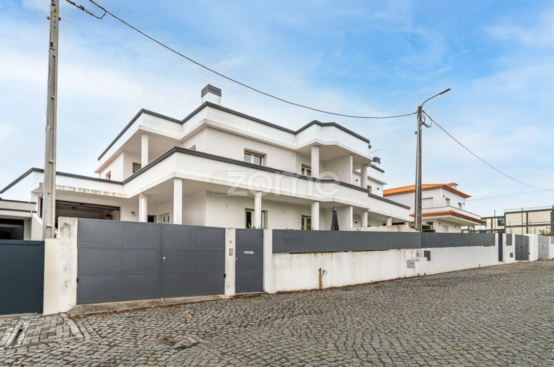 Moradia T5 para Venda em Antas Foto 2