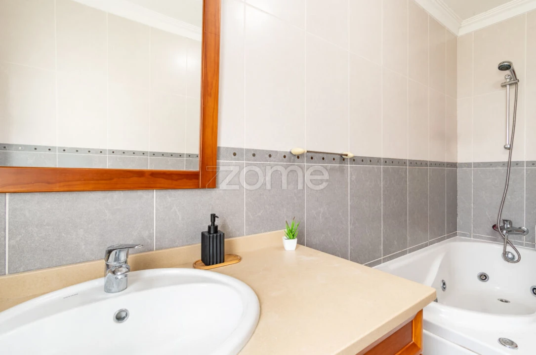 Moradia T5 para Venda em Antas Foto 24