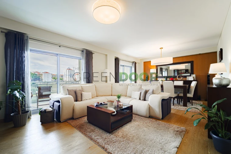 Apartamento T3 para Venda em Seixal, Arrentela e Aldeia de Paio Pires Foto 1