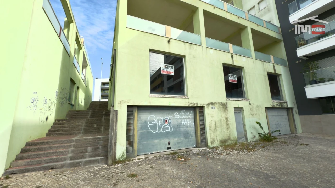 Loja para Venda em Camarate, Unhos e Apelação Foto 14