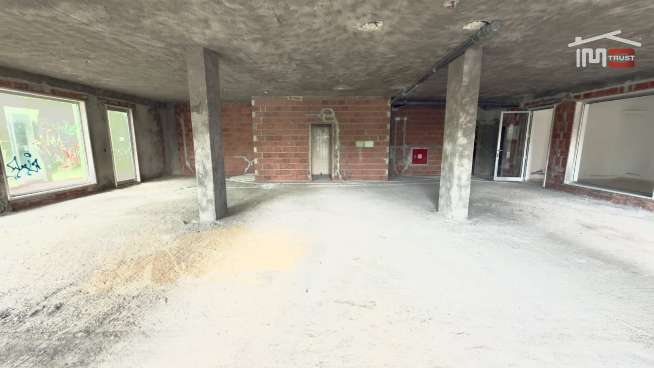 Loja para Venda em Camarate, Unhos e Apelação Foto 12