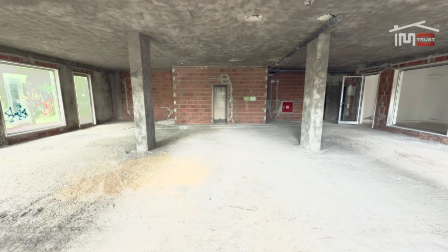 Loja para Venda em Camarate, Unhos e Apelação Foto 12