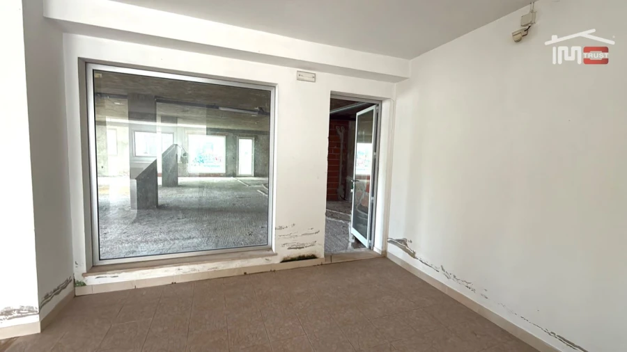 Loja para Venda em Camarate, Unhos e Apelação Foto 3