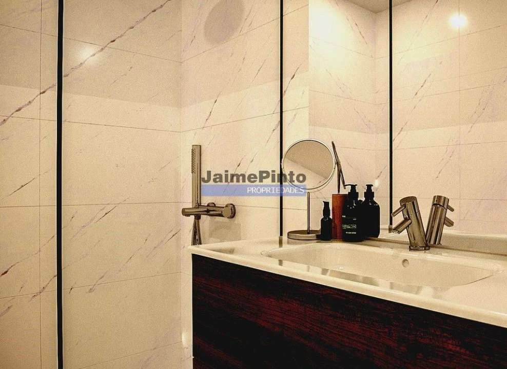 Apartamento T4 para Venda em Arcozelo Foto 3