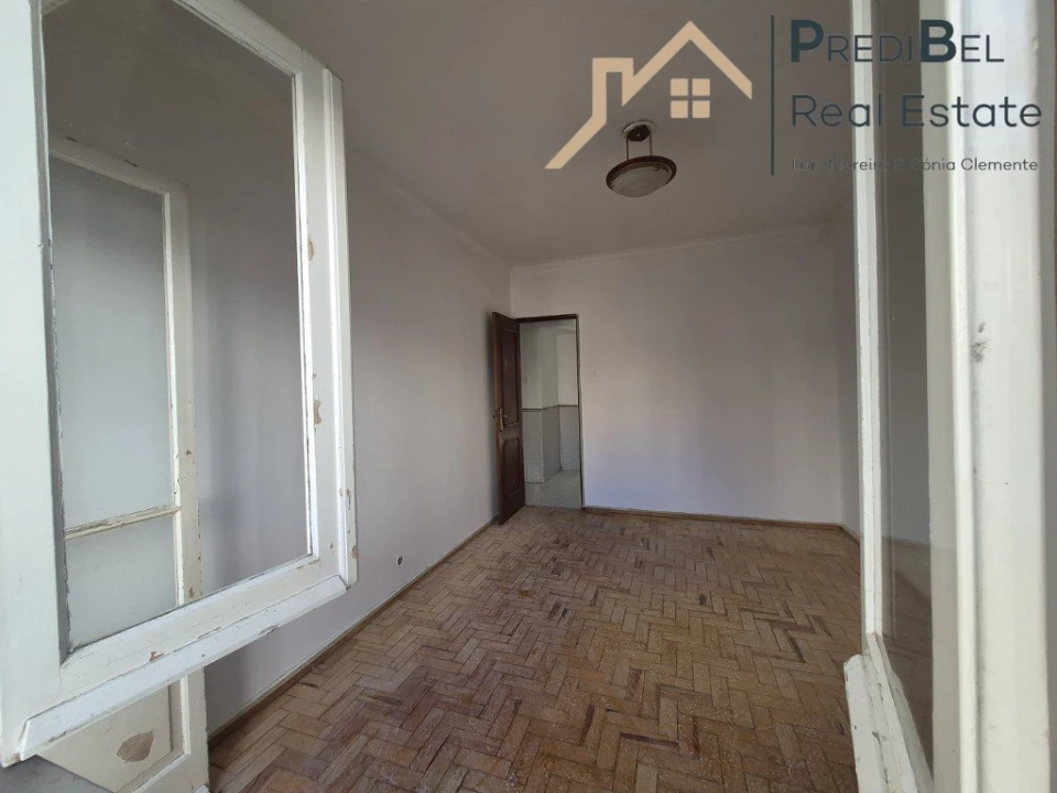 Apartamento T2 para Venda em Agualva e Mira-Sintra Foto 6