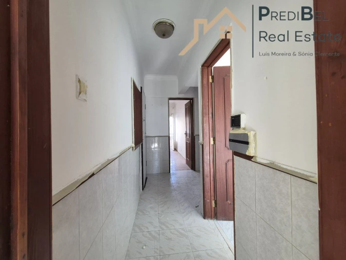 Apartamento T2 para Venda em Agualva e Mira-Sintra Foto 16