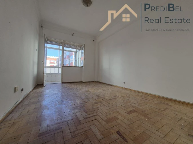 Apartamento T2 para Venda em Agualva e Mira-Sintra Foto 3