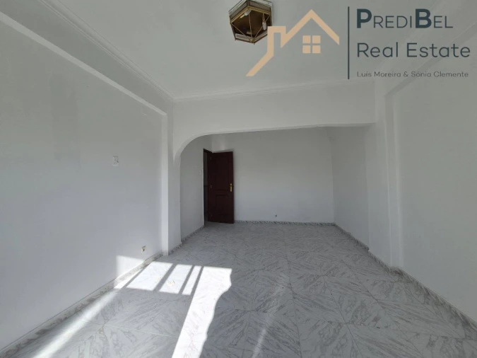 Apartamento T2 para Venda em Agualva e Mira-Sintra Foto 2