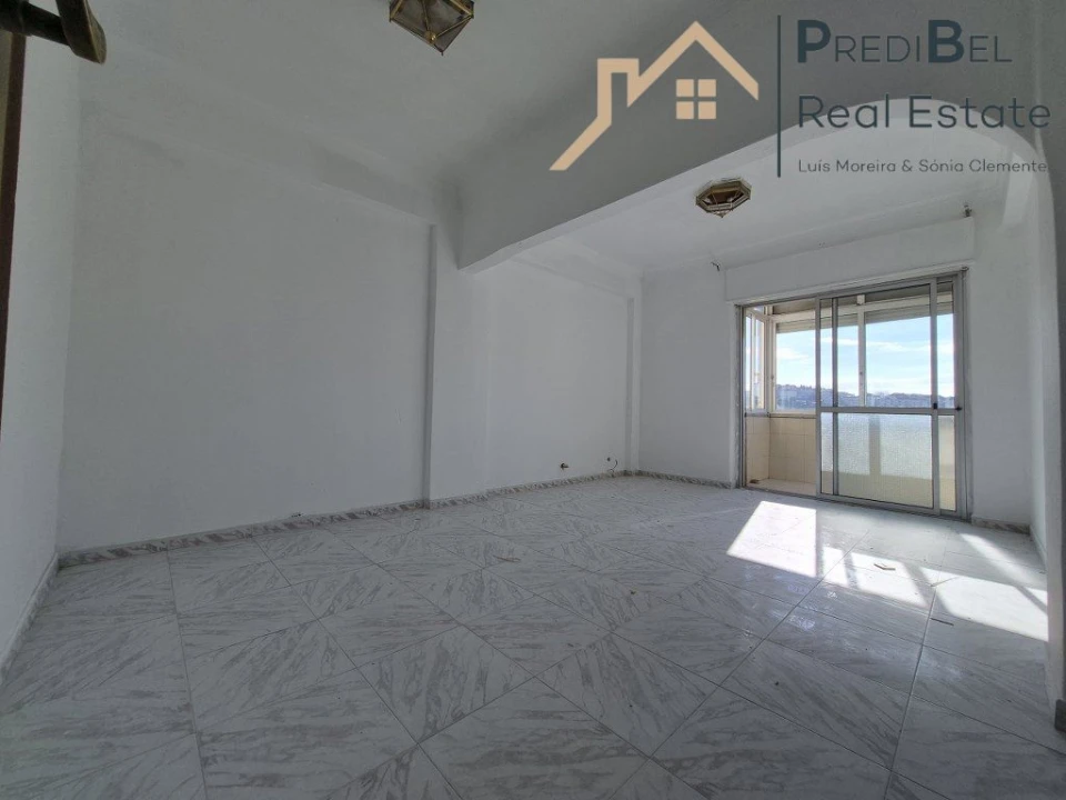 Apartamento T2 para Venda em Agualva e Mira-Sintra Foto 1