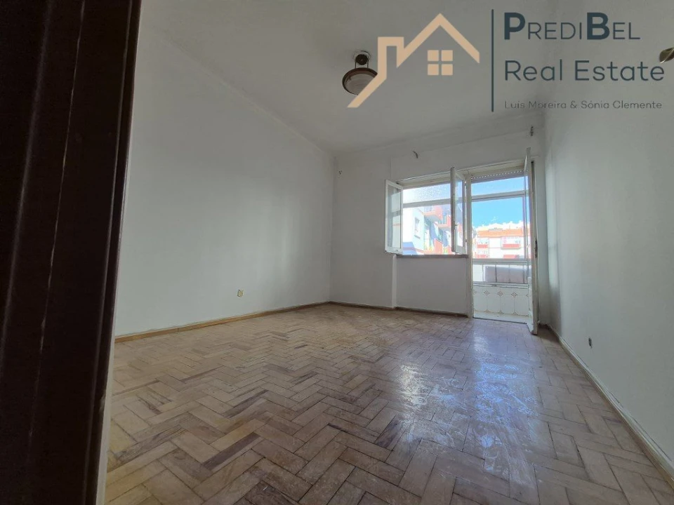 Apartamento T2 para Venda em Agualva e Mira-Sintra Foto 4