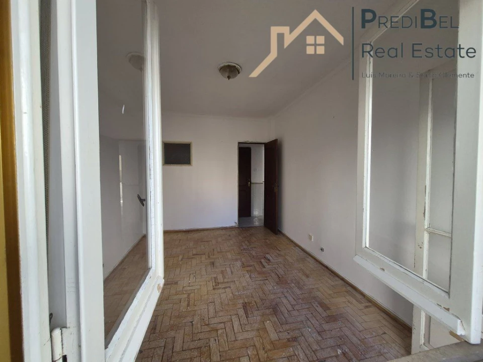 Apartamento T2 para Venda em Agualva e Mira-Sintra Foto 5