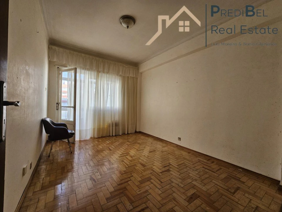 Apartamento T2 para Venda em Agualva e Mira-Sintra Foto 3