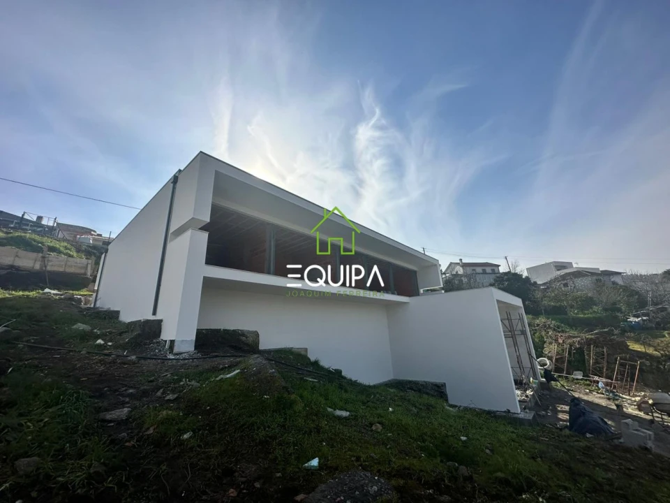 Moradia T3 para Venda em Roriz Foto 4