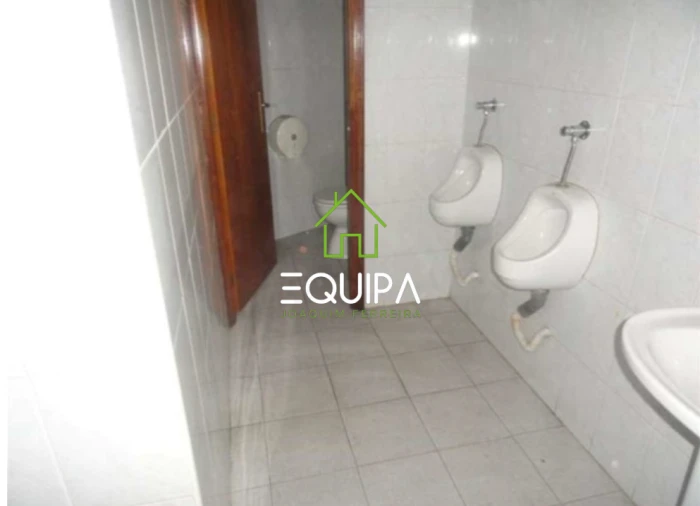 Loja para Venda em Candoso Santiago e Mascotelos Foto 4