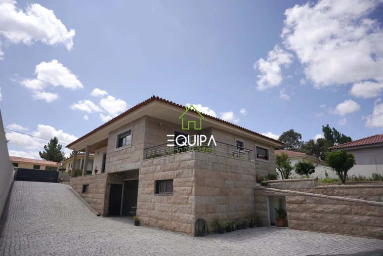 Moradia T5 para Venda em Santo Adrião de Vizela Foto 37