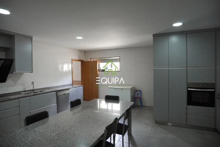 Moradia T5 para Venda em Santo Adrião de Vizela Foto 28