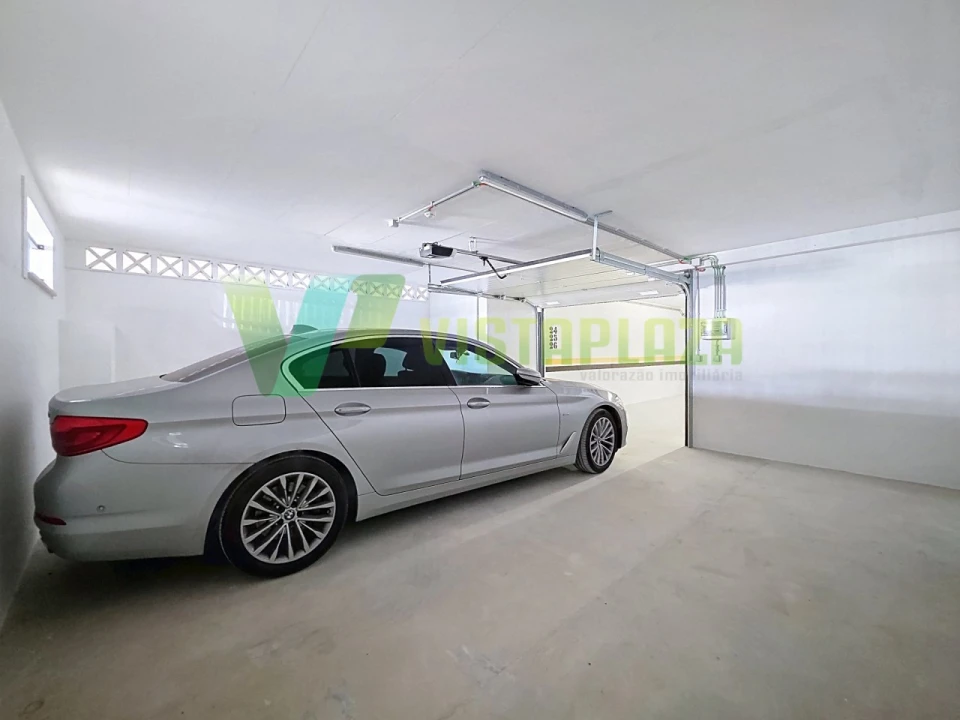 Garagem para Venda em Alvor Foto 11