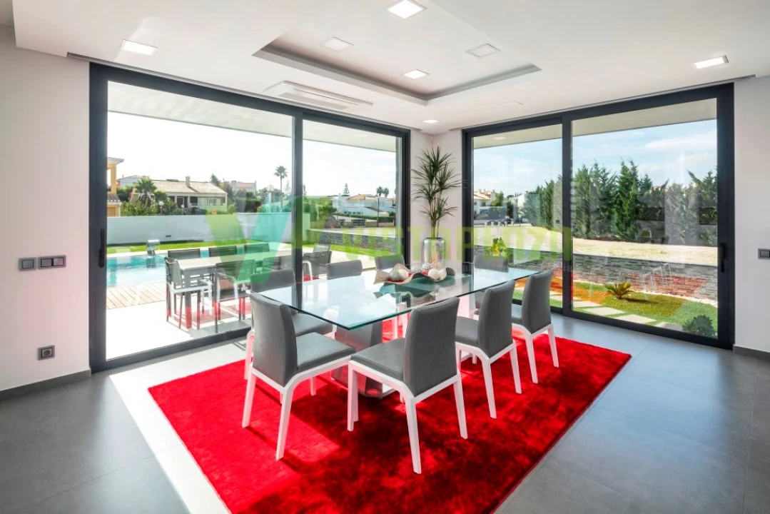 Moradia T4 para Venda em Estômbar e Parchal Foto 10