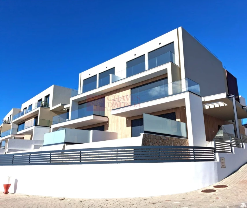 Moradia T4 para Venda em Ericeira Foto 3