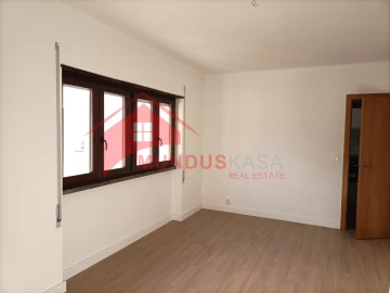 Apartamento T2 para Venda em Sesimbra (Santiago)