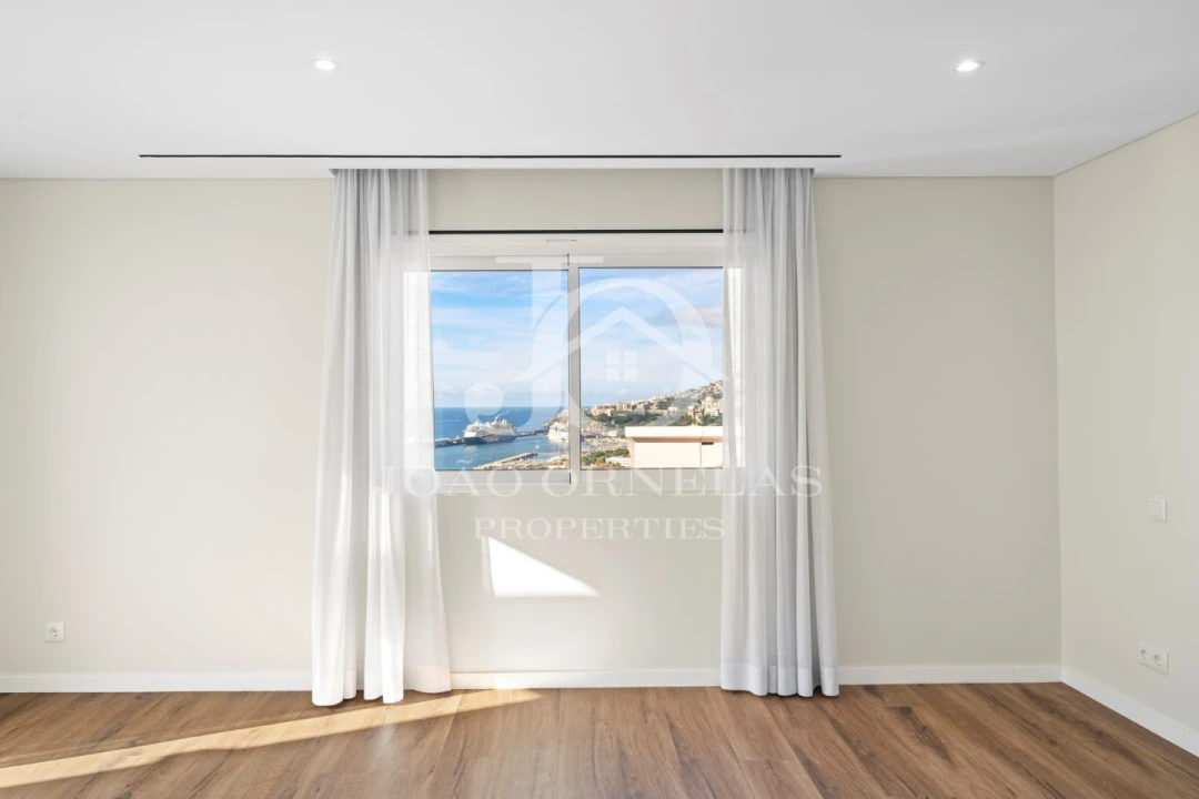 Moradia T4 para Venda em Funchal (Santa Maria Maior) Foto 5