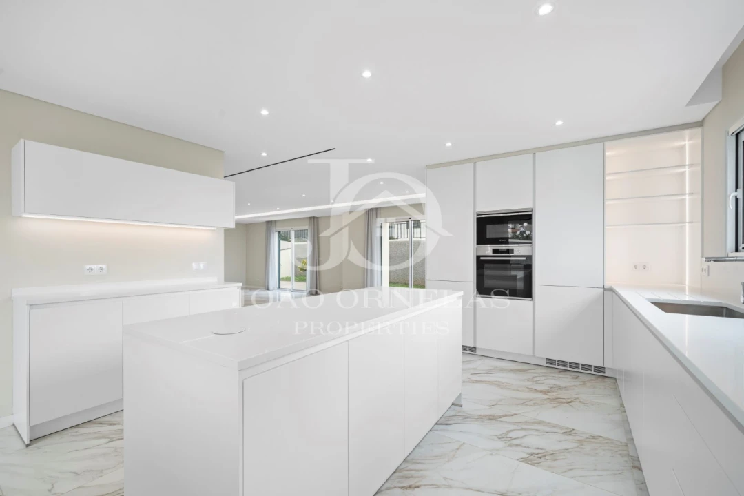 Moradia T4 para Venda em Funchal (Santa Maria Maior) Foto 7